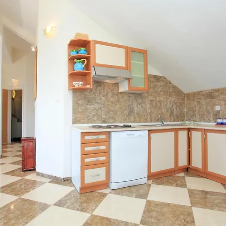 Apartment Ferienapartment Fuer Vier Personen Potirna